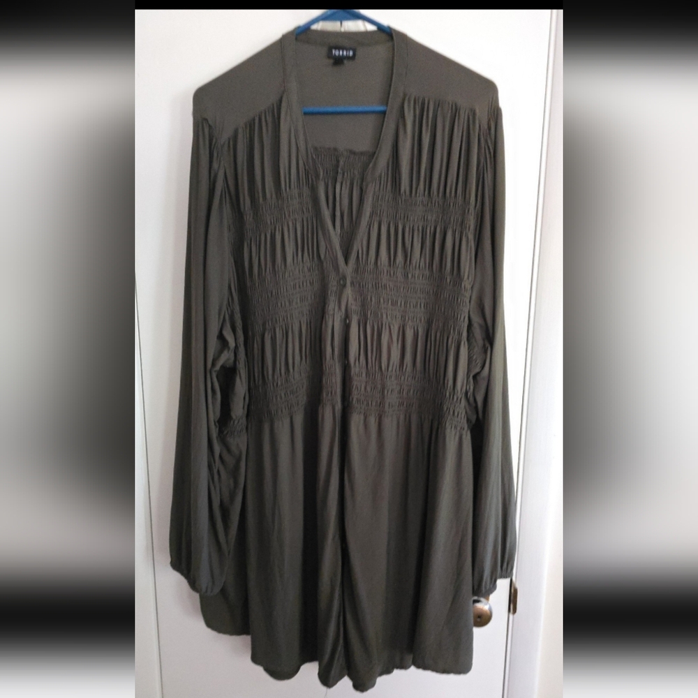 Women's Torrid size 5 blouse